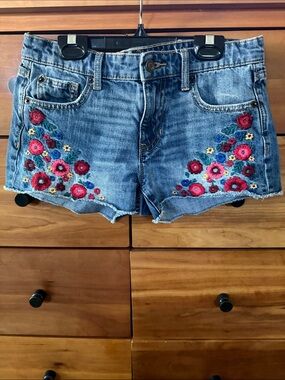 GAP Low Rise Sexy Boyfriend Blue Denim Shorts with Floral Embroidery 2.5" Inseam